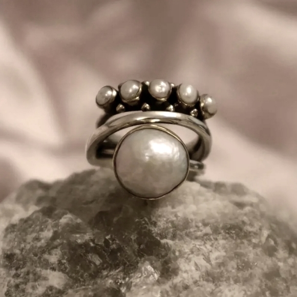 Faux Pearl Silvertone Ring - Picture 5 of 6